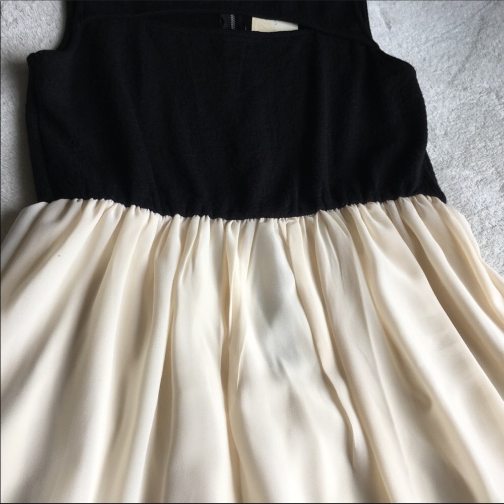 {REWIND} Black Lace Trimmed Overlay Empire - Picture 3 of 7